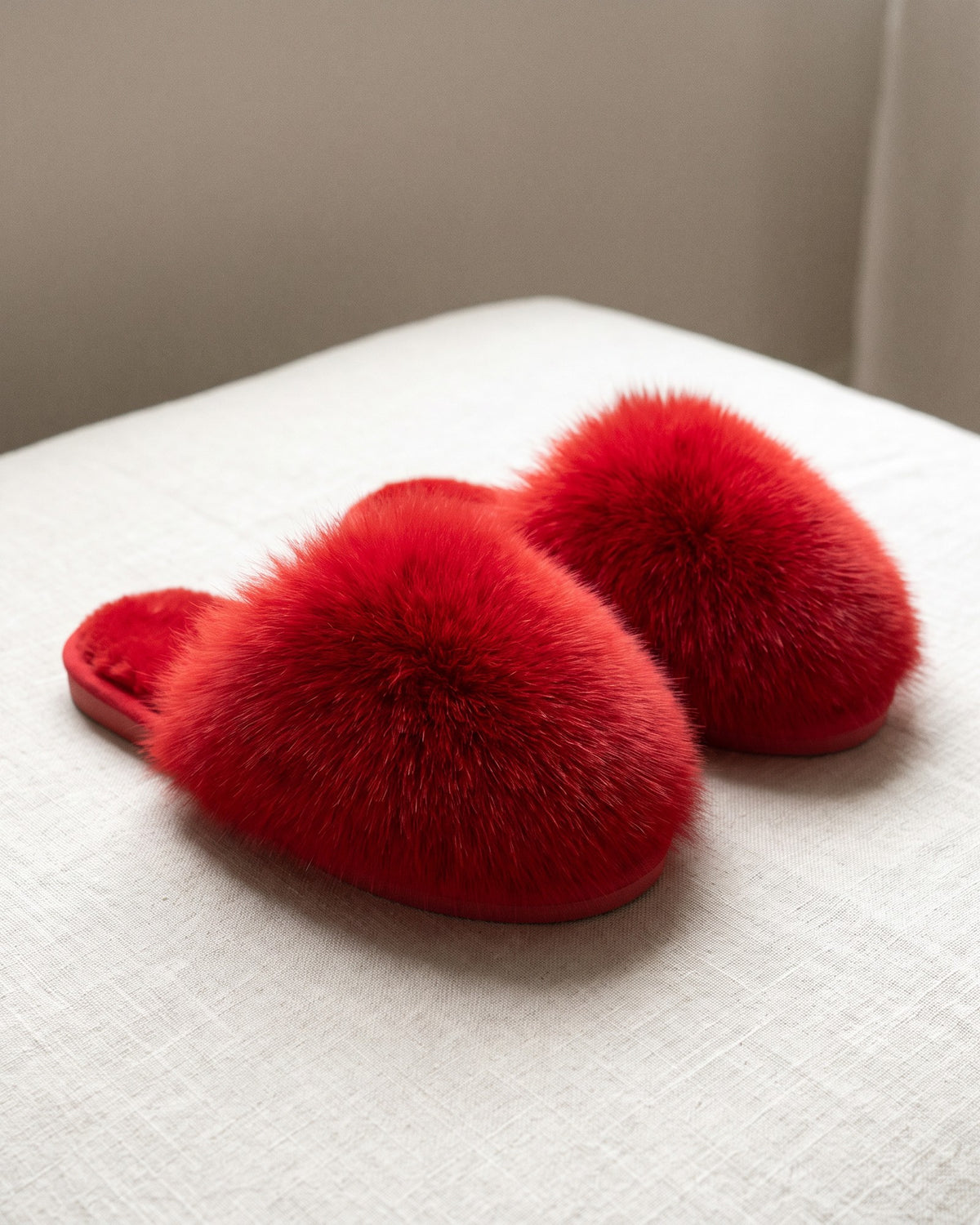 Closed-toe faux fur pom pom slippers in red